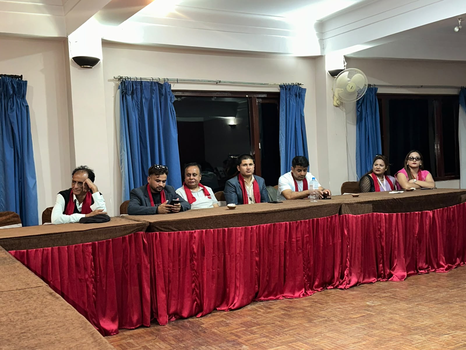 नेपाल कस्मेटिक व्यवसायी संघद्धारा कांस्की कस्मेटिक व्यवसायी संघलाई काठमाडौंमा स्वागत गर्दै