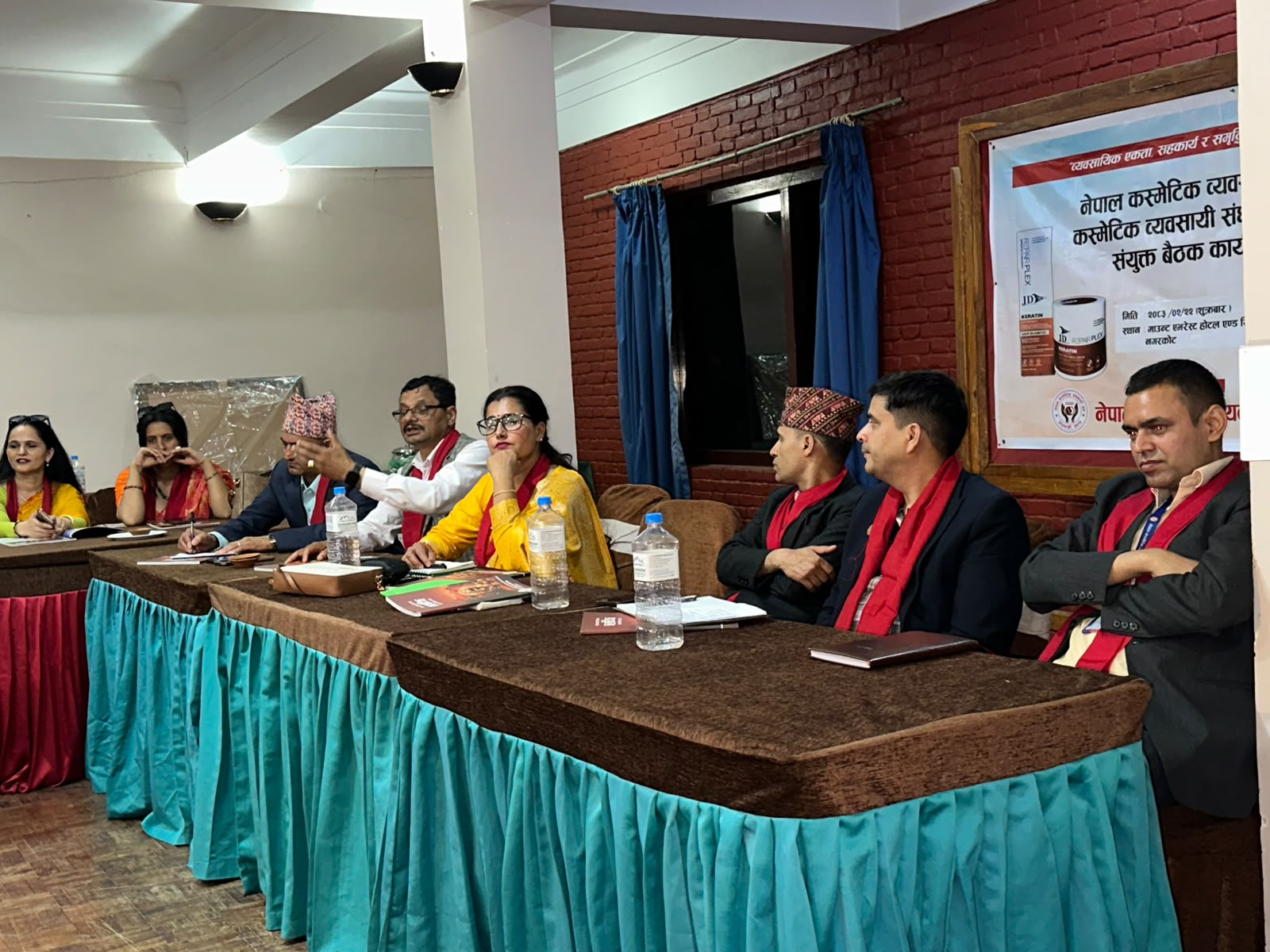नेपाल कस्मेटिक व्यवसायी संघद्धारा कांस्की कस्मेटिक व्यवसायी संघलाई काठमाडौंमा स्वागत गर्दै