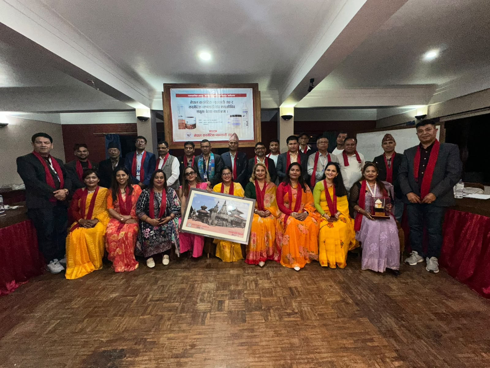 नेपाल कस्मेटिक व्यवसायी संघद्धारा कांस्की कस्मेटिक व्यवसायी संघलाई काठमाडौंमा स्वागत गर्दै