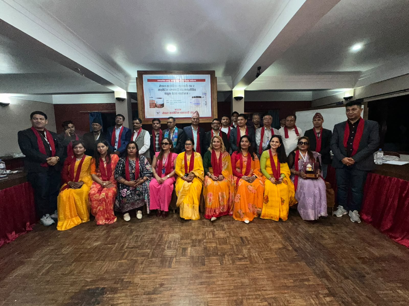 नेपाल कस्मेटिक व्यवसायी संघद्धारा कांस्की कस्मेटिक व्यवसायी संघलाई काठमाडौंमा स्वागत गर्दै