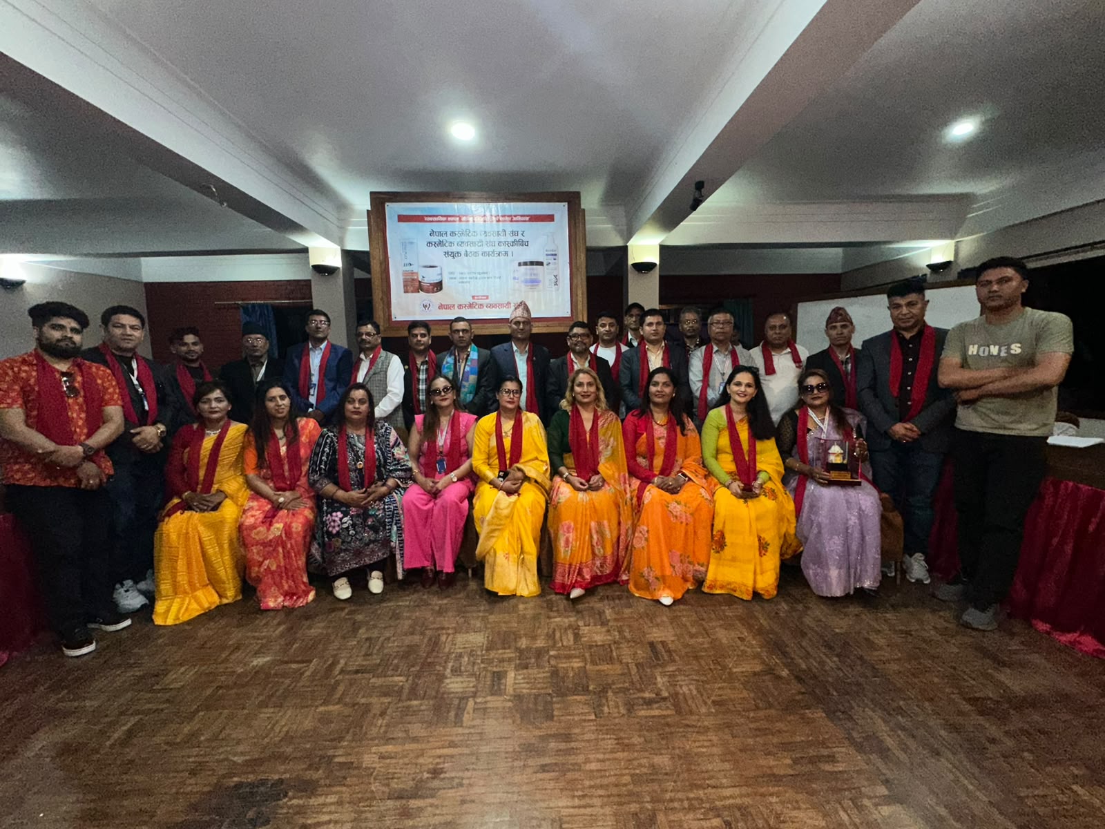 नेपाल कस्मेटिक व्यवसायी संघद्धारा कांस्की कस्मेटिक व्यवसायी संघलाई काठमाडौंमा स्वागत गर्दै